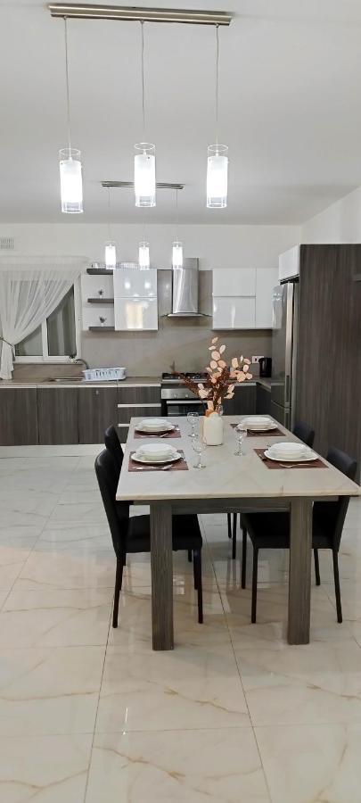 Large And Modern Apartment In The Centre Of Malta Mosta Ngoại thất bức ảnh