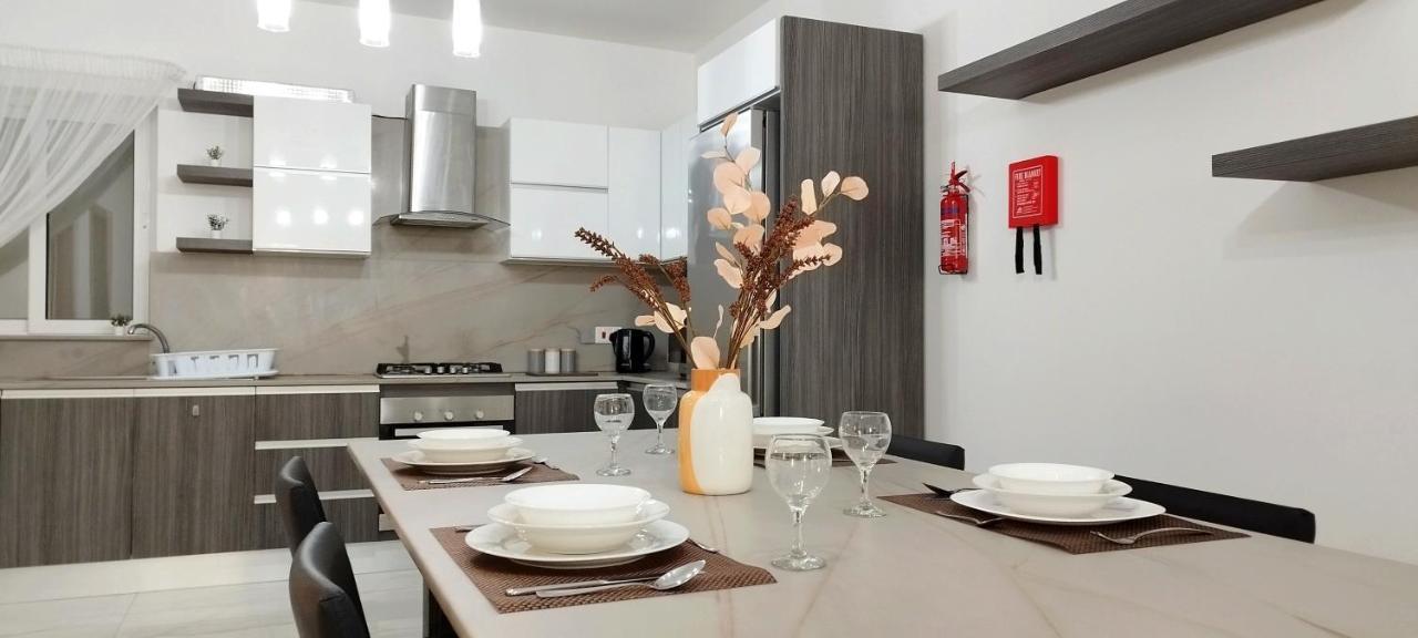 Large And Modern Apartment In The Centre Of Malta Mosta Ngoại thất bức ảnh