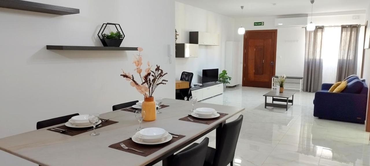 Large And Modern Apartment In The Centre Of Malta Mosta Ngoại thất bức ảnh