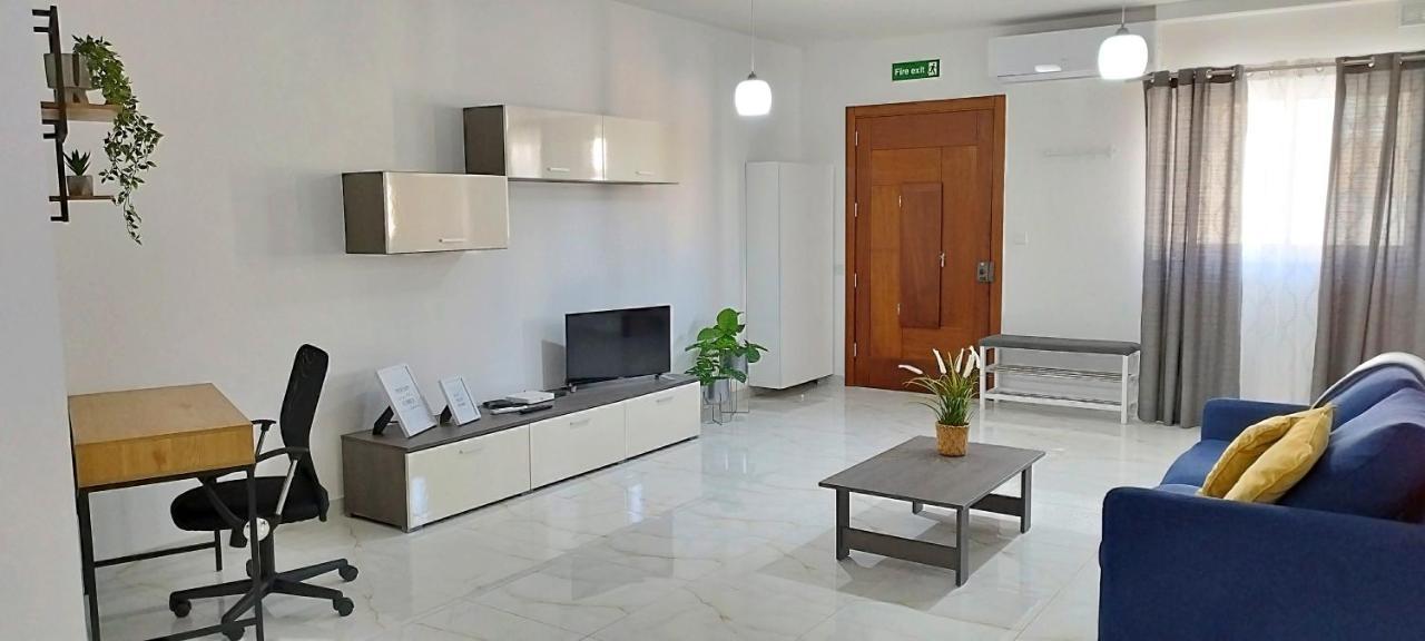 Large And Modern Apartment In The Centre Of Malta Mosta Ngoại thất bức ảnh