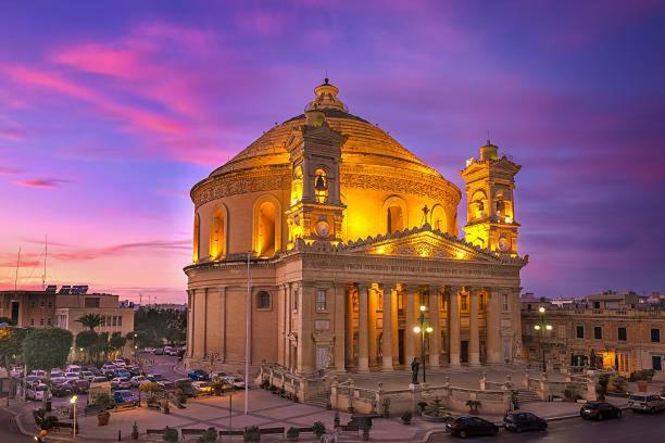 Large And Modern Apartment In The Centre Of Malta Mosta Ngoại thất bức ảnh